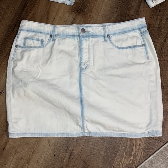 🌟Loft Lot🌟Acid Washed Jean Jacket (XL) & Matching Mini Skirt (32/14), EUC‼️‼️ - Picture 8 of 13